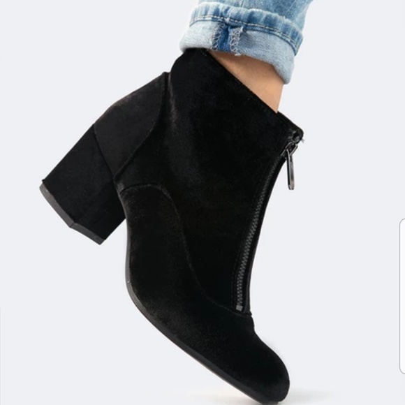 Circus by Sam Edelman Shoes - Circus by Sam Edelman Vanessa Velvet Boot Size 8